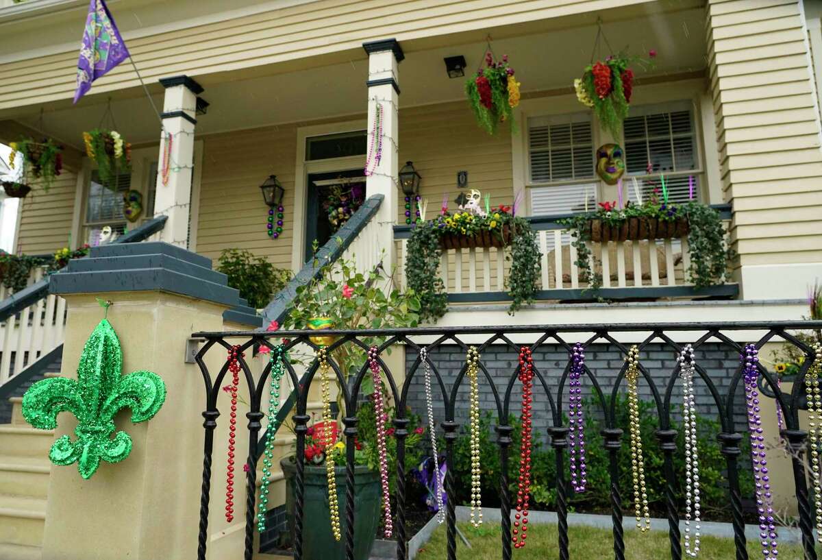 Galveston Historic District’s porch parade celebrates Mardi Gras