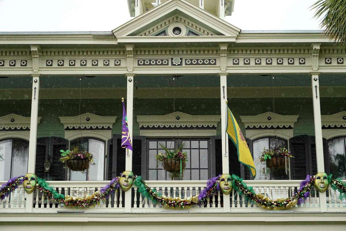 Galveston Historic District’s porch parade celebrates Mardi Gras