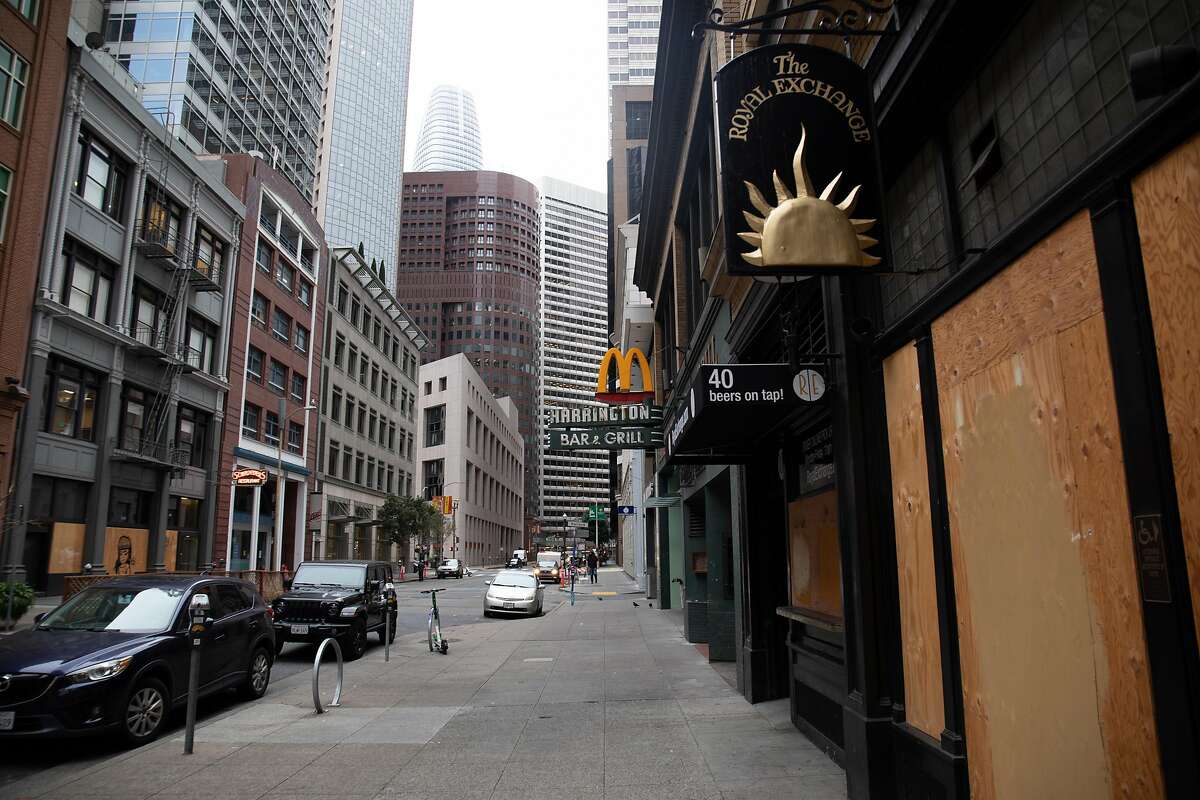位于旧金山市中心的哈林顿酒吧(背景是Salesforce大楼)已经关门。