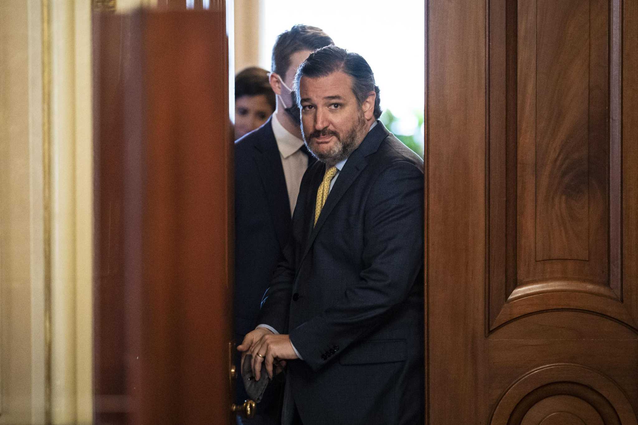 Senator Ted Cruz accused of traveling to Cancun as property condition of Texas froze