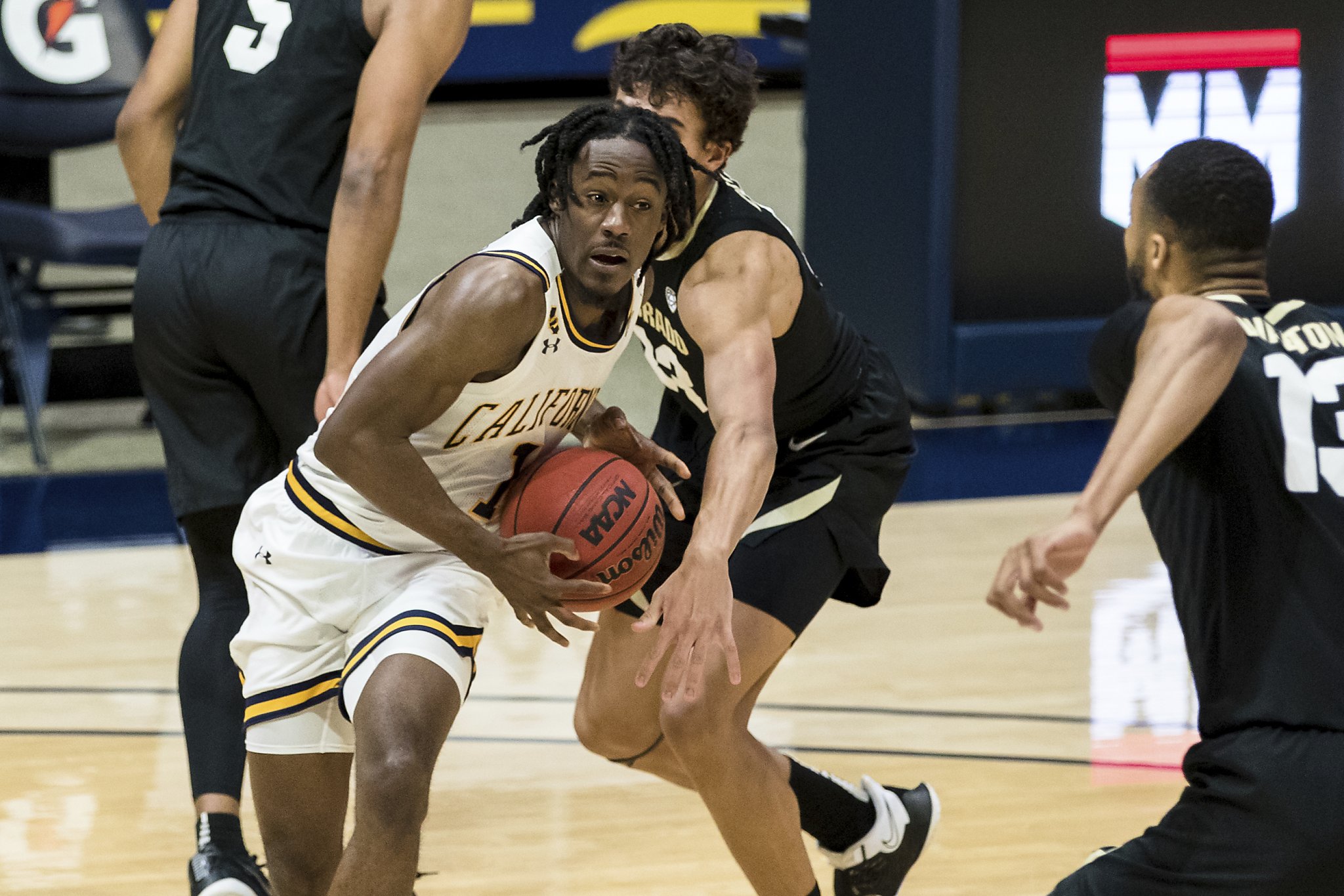 Stanford, Cal men&rsquo;s basketball teams pull off big victories
