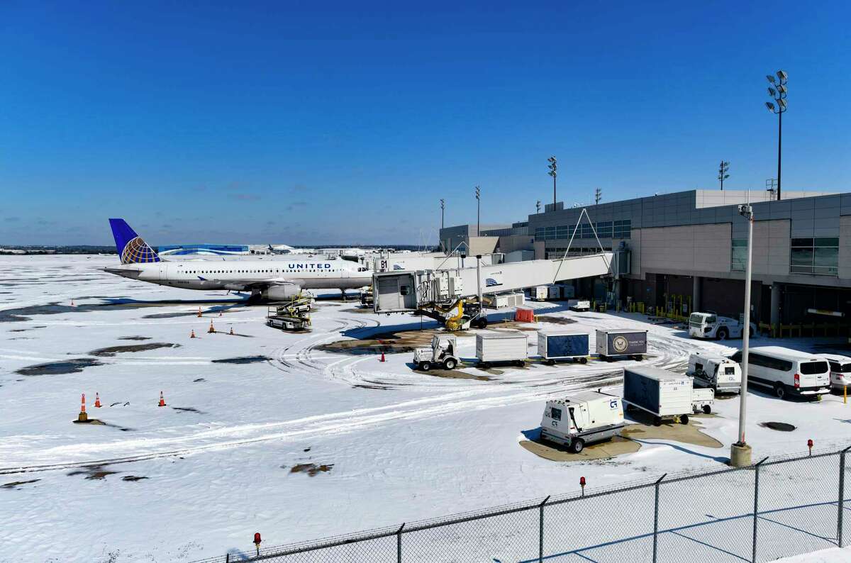 Unable to clear snow, San Antonio International cancels flights through