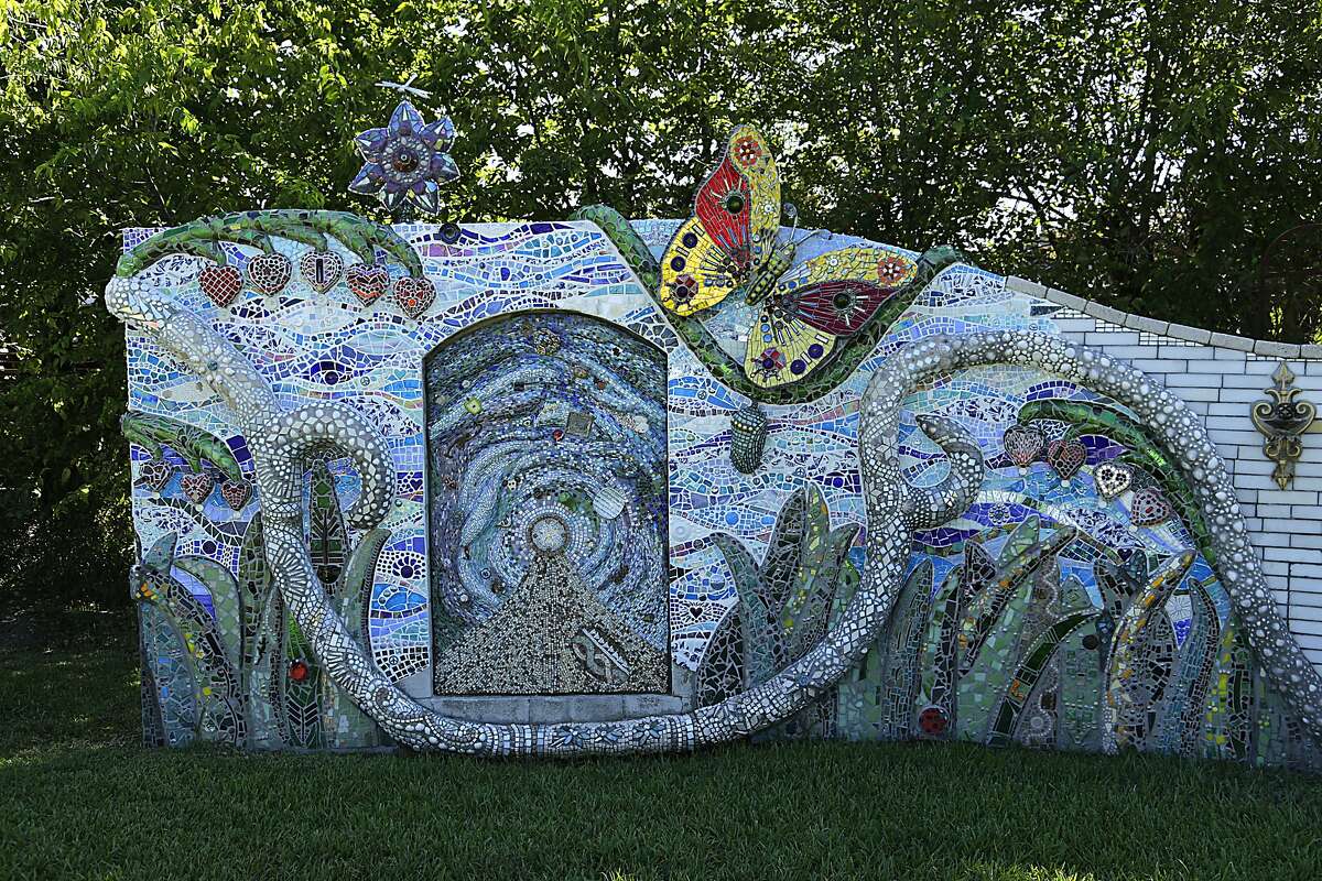 An art piece at Smither Park Sept. 29, 2016, in Houston. ( James Nielsen / Houston Chronicle )