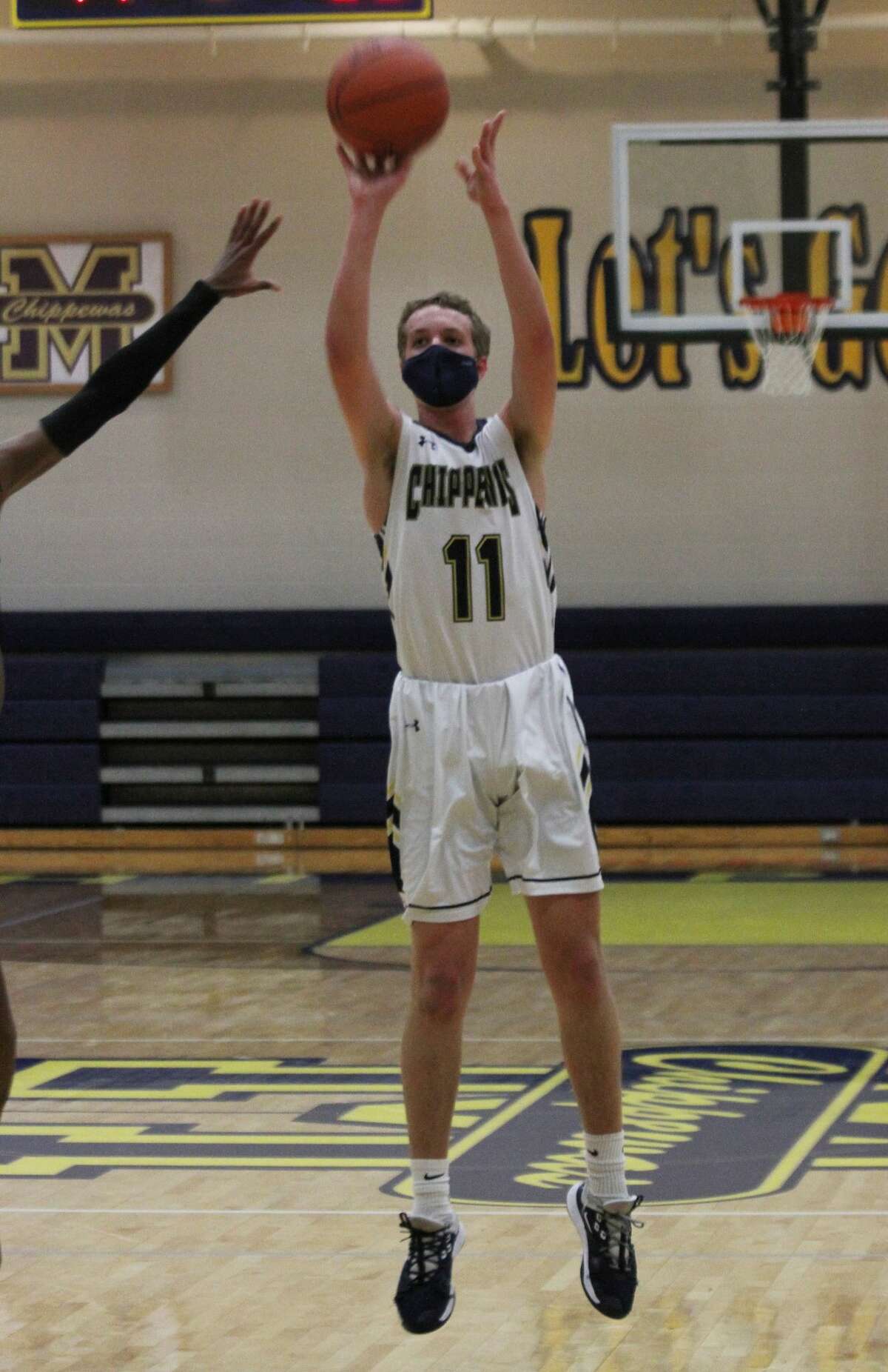 The Manistee boys basketball team fell to Orchard View on Tuesday night.