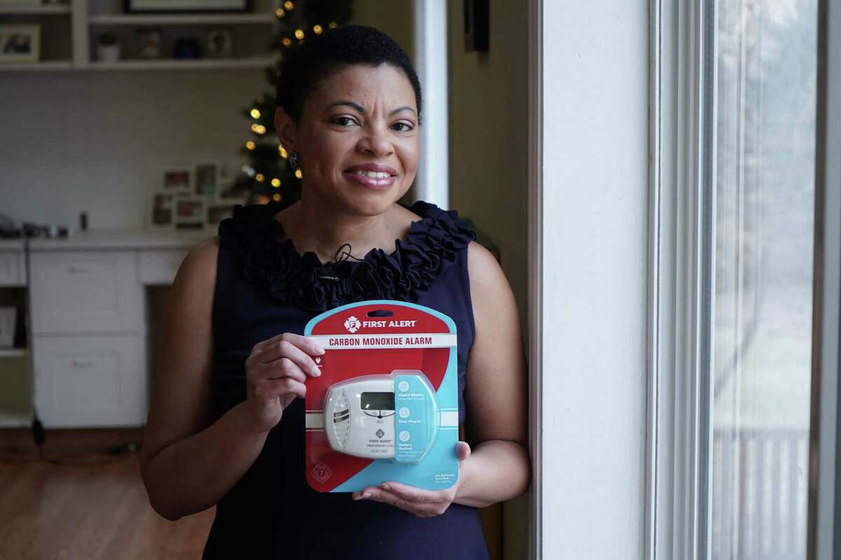 Sheletta Brundidge, a Fifth Ward native who now lives in Minnesota, packed up hundreds of carbon monoxide detectors with her four children to donate Houston families caught off-guard by the chilly weather.