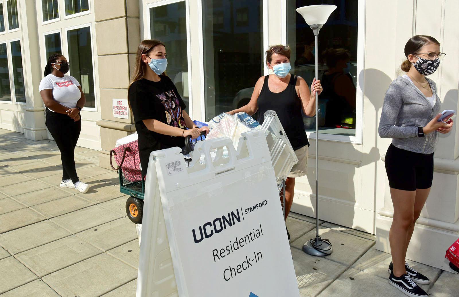 With Johnson & Johnson delay, CT might send college students home half-vaccinated - Vimarsana News