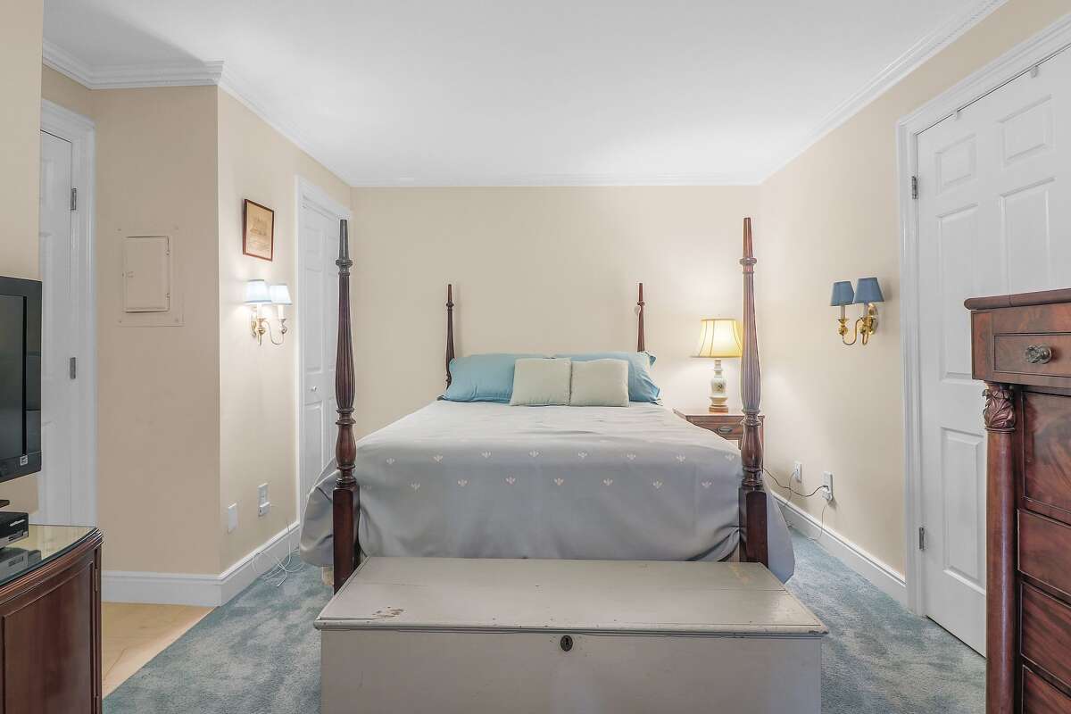 On the market Old Greenwich condo for 375K