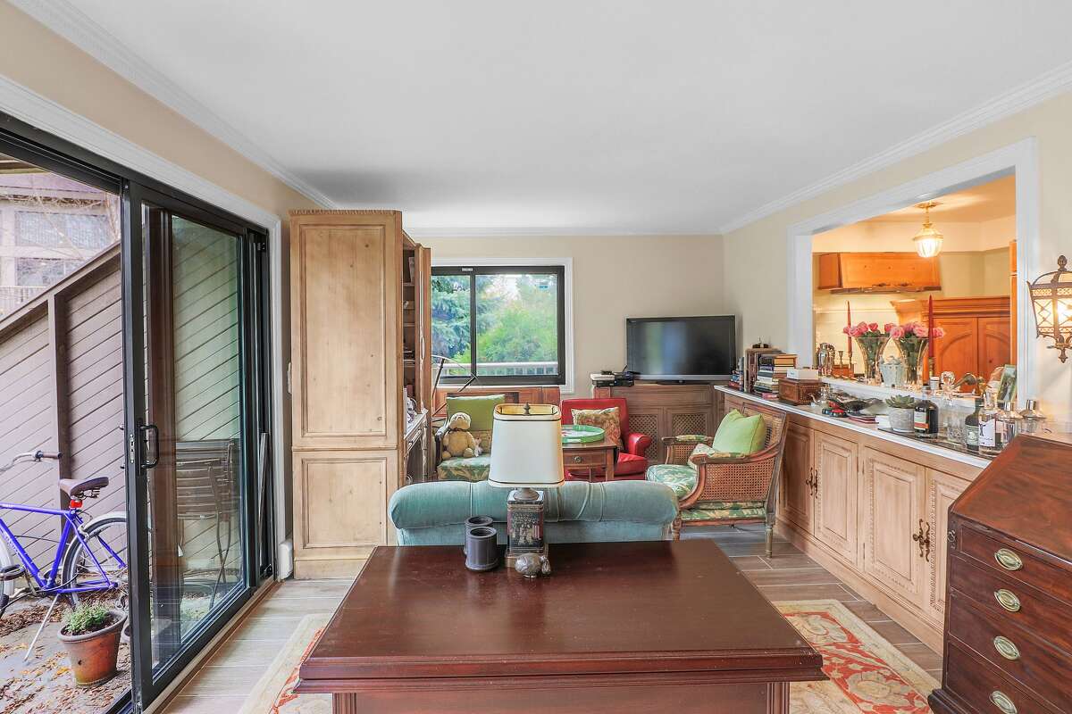 On the market Old Greenwich condo for 375K