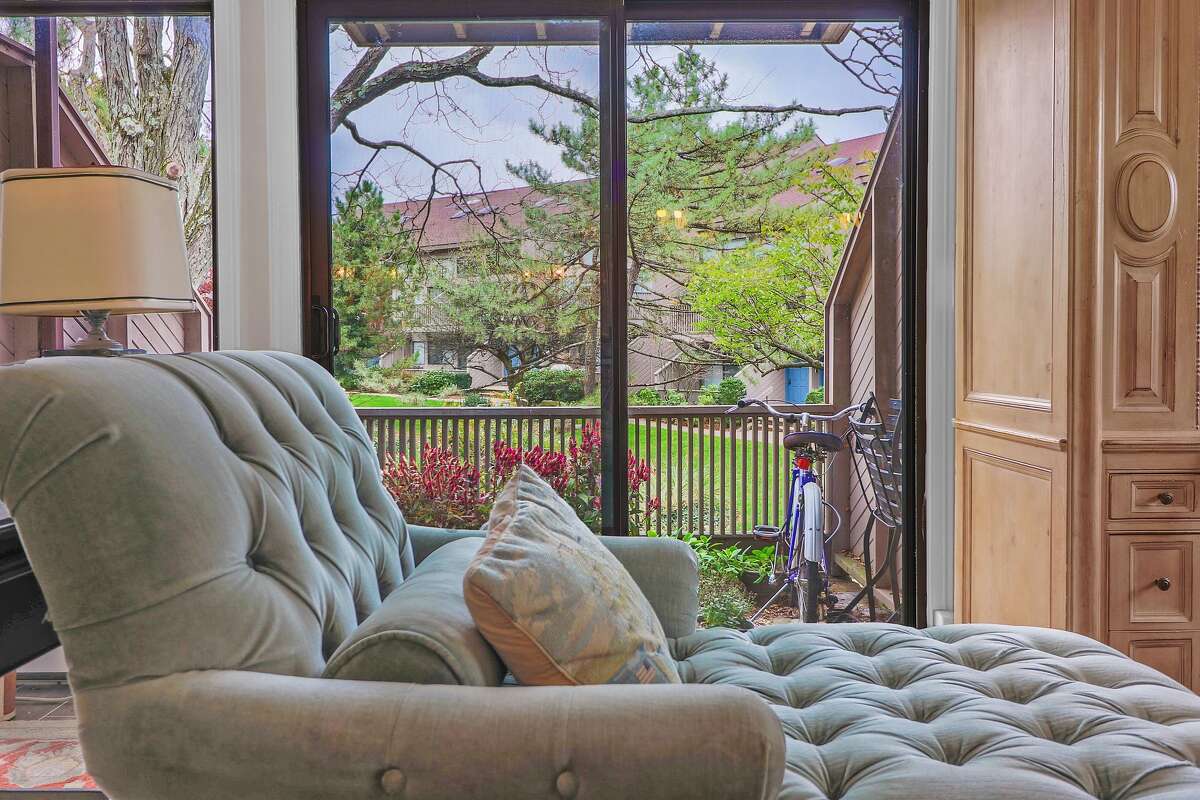 On the market Old Greenwich condo for 375K