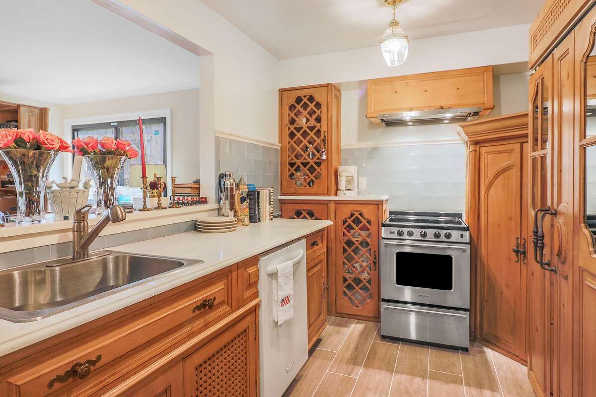 On the market Old Greenwich condo for 375K