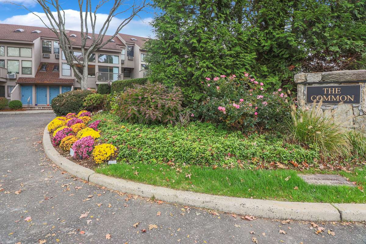 On the market Old Greenwich condo for 375K