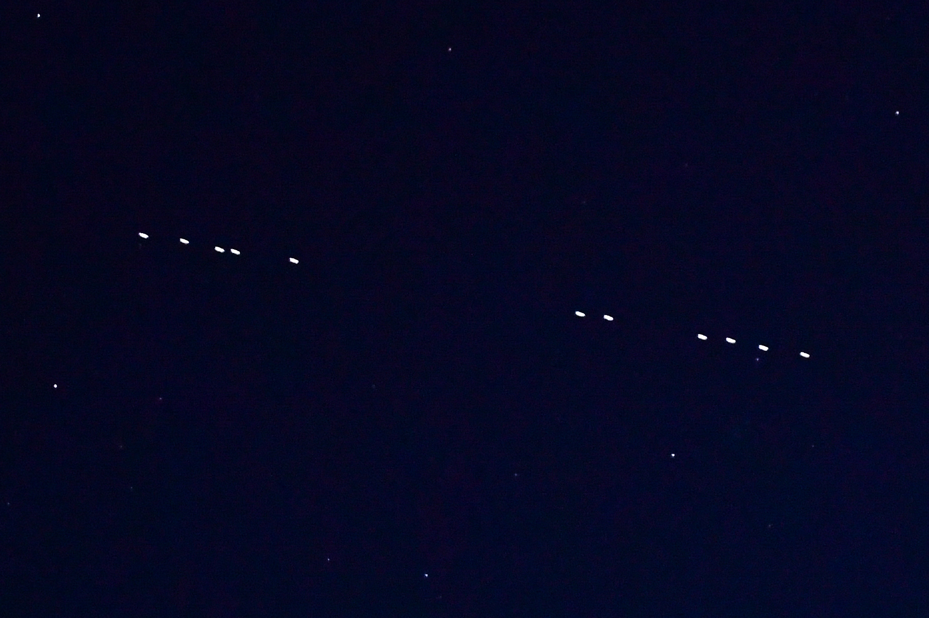 Strange and mysterious string of lights spotted in Bay Area sky