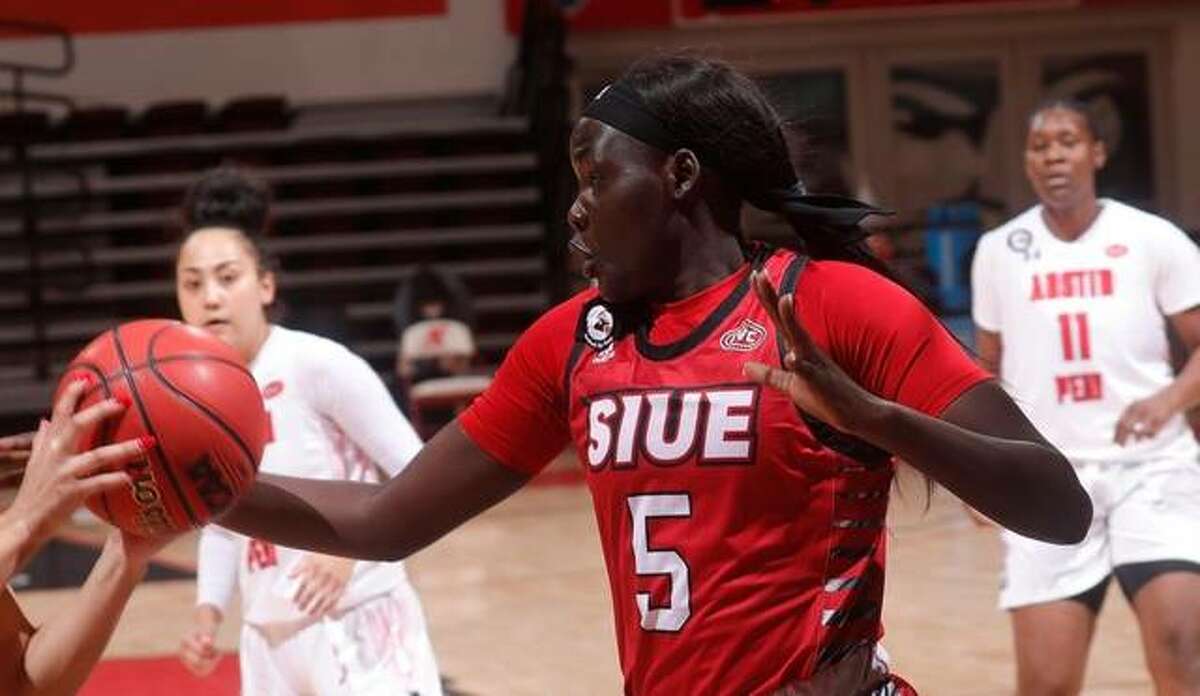 Ajulu Thatha scored a career-high 17 points in SIUE’s 66-40 loss at Austin Peay on Thursday in Clarksville, Tennessee.