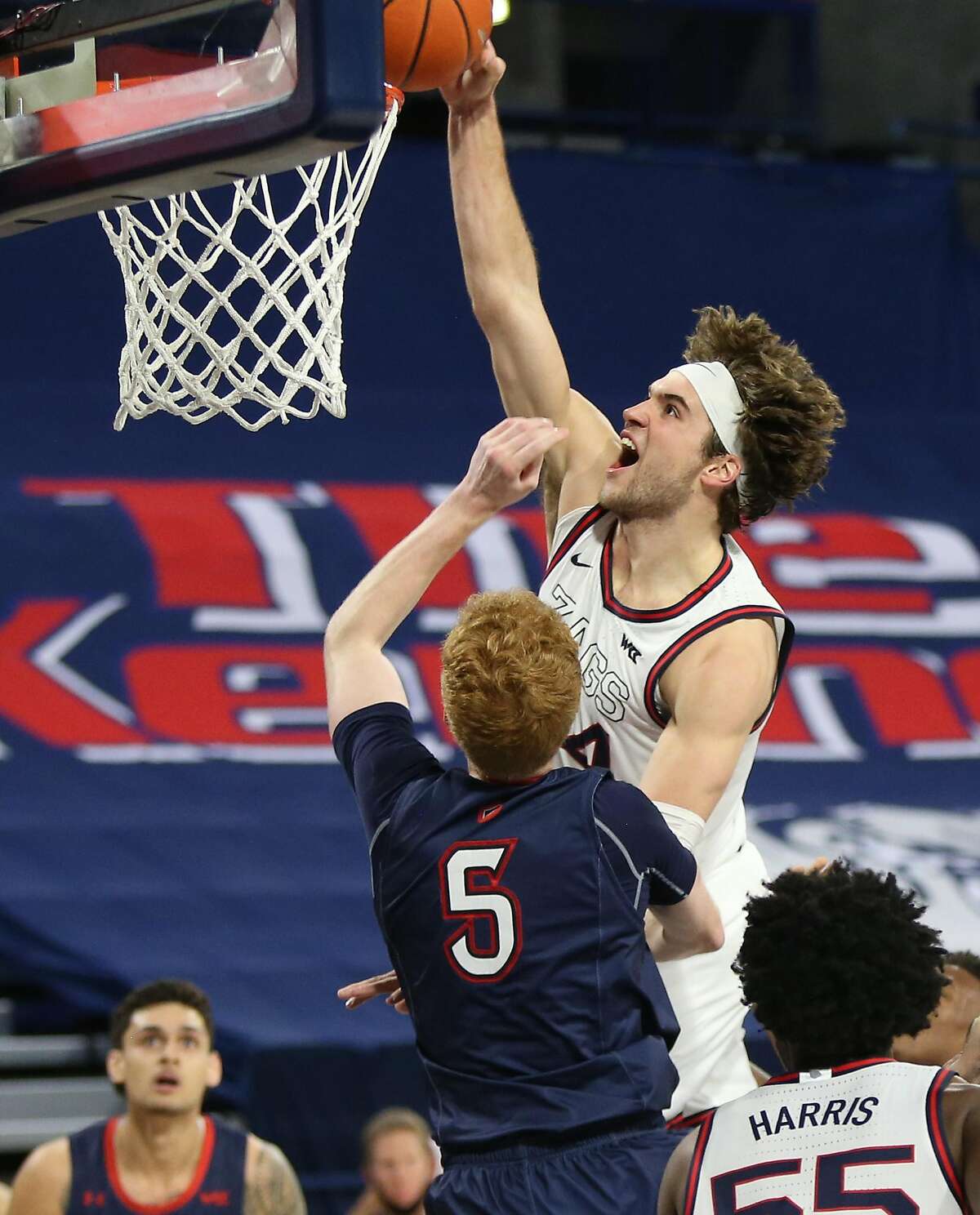 Jabe Mullins of St. Mary’s can’t stop Corey Kispert of top-ranked Gonzaga in Spokane, Wash.