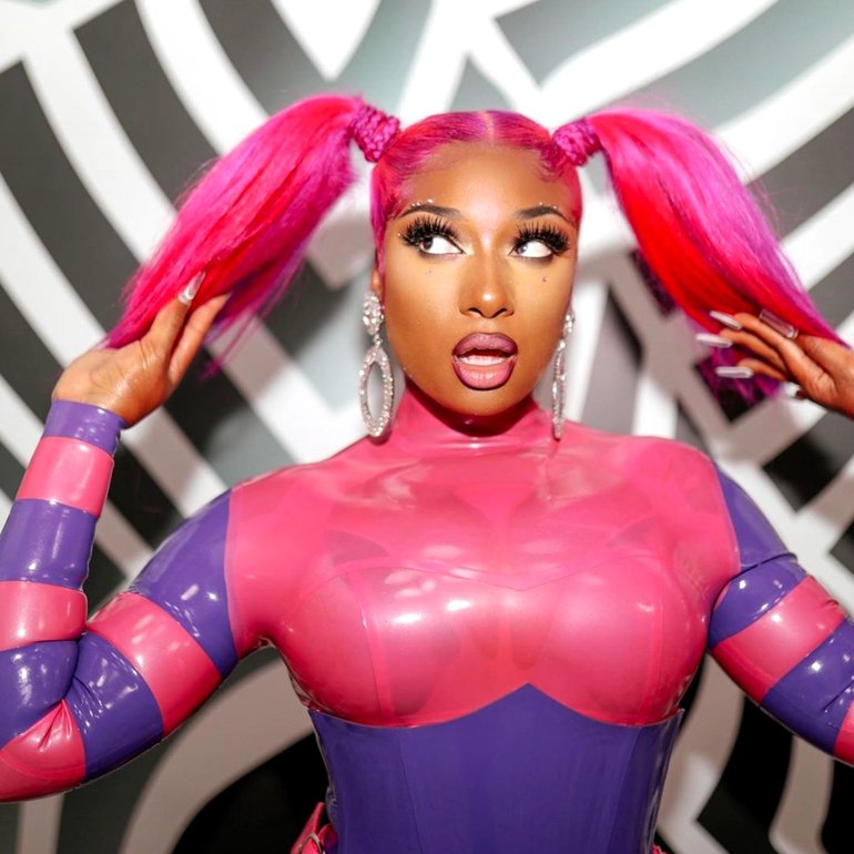 Megan Thee Stallion saca su lado más otaku con un atrevido cosplay de Mirko  de My Hero Academia  Código Espagueti