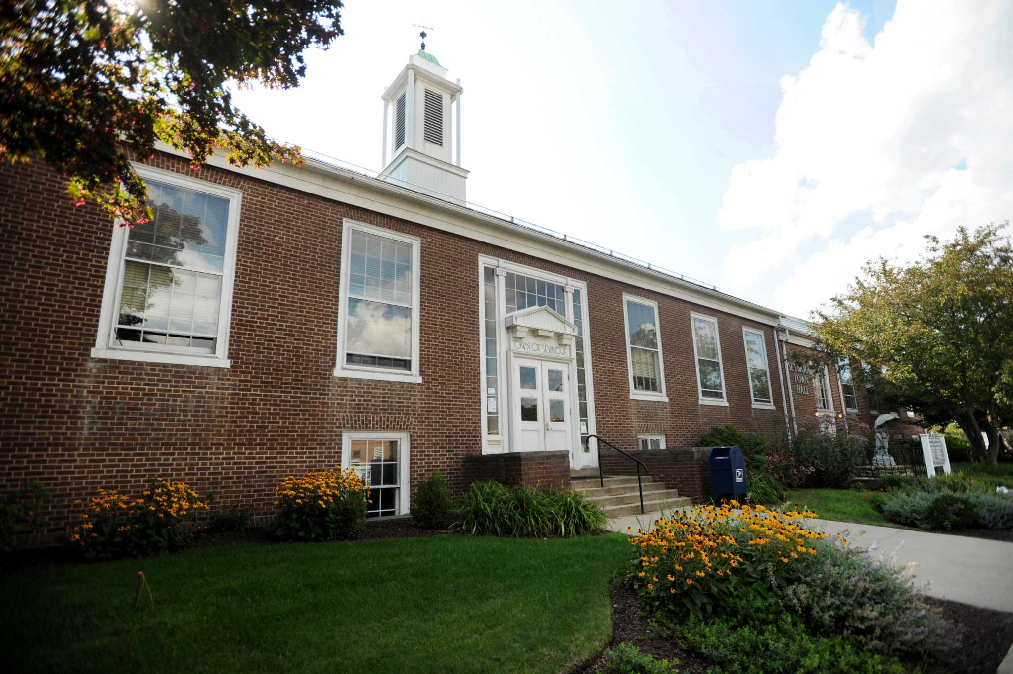 Man charged in 375K theft from town of Seymour working to pay it back