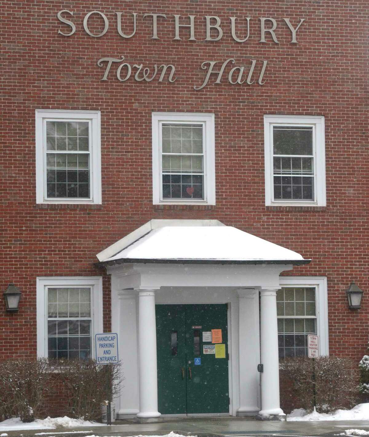 With Republican support, Southbury resolution backs zoning 'home rule'