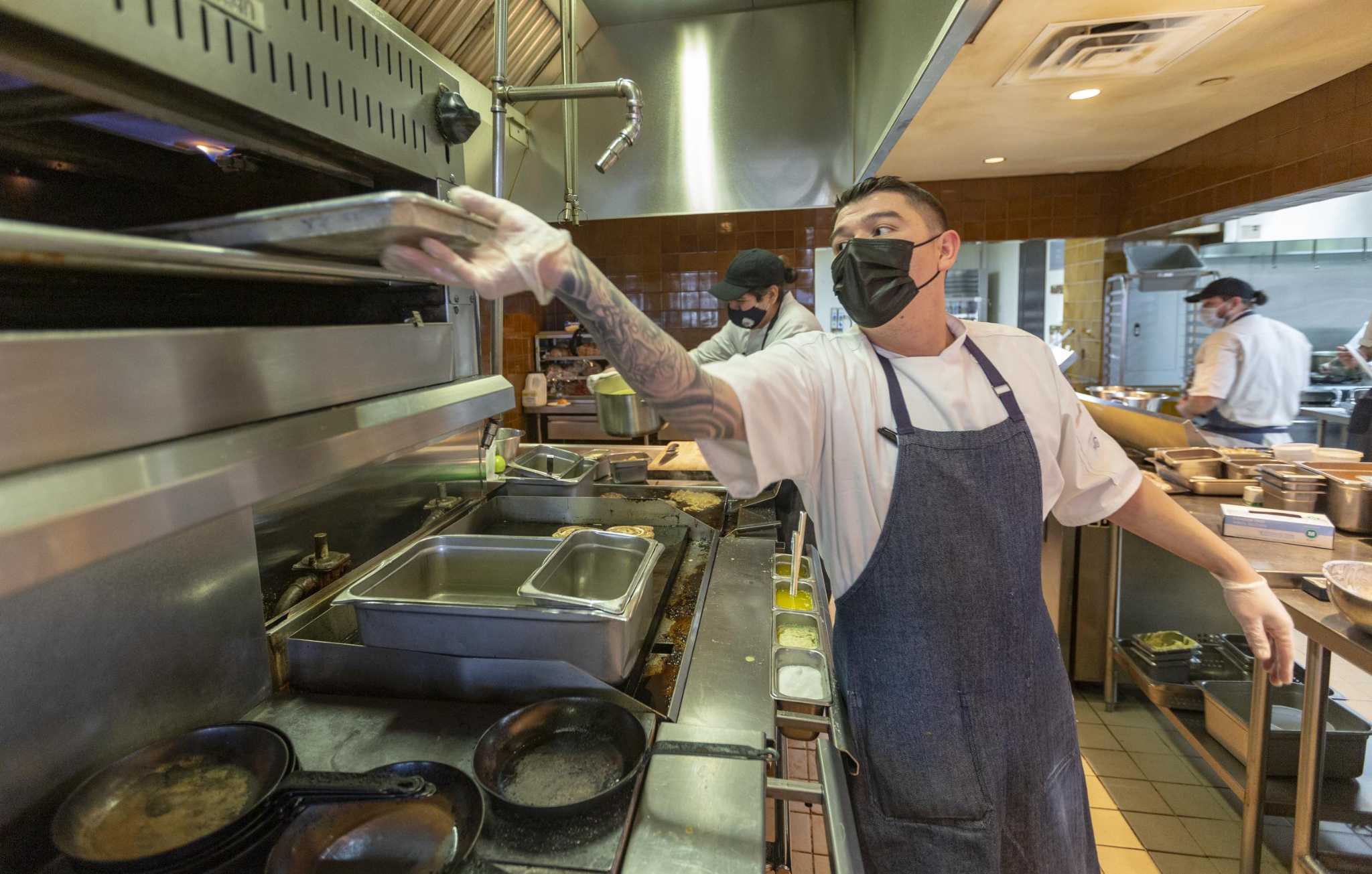 Despite food shortages and slashed staff, San Antonio's hotel restaurants kept cooking through Snowmageddon - Vimarsana News