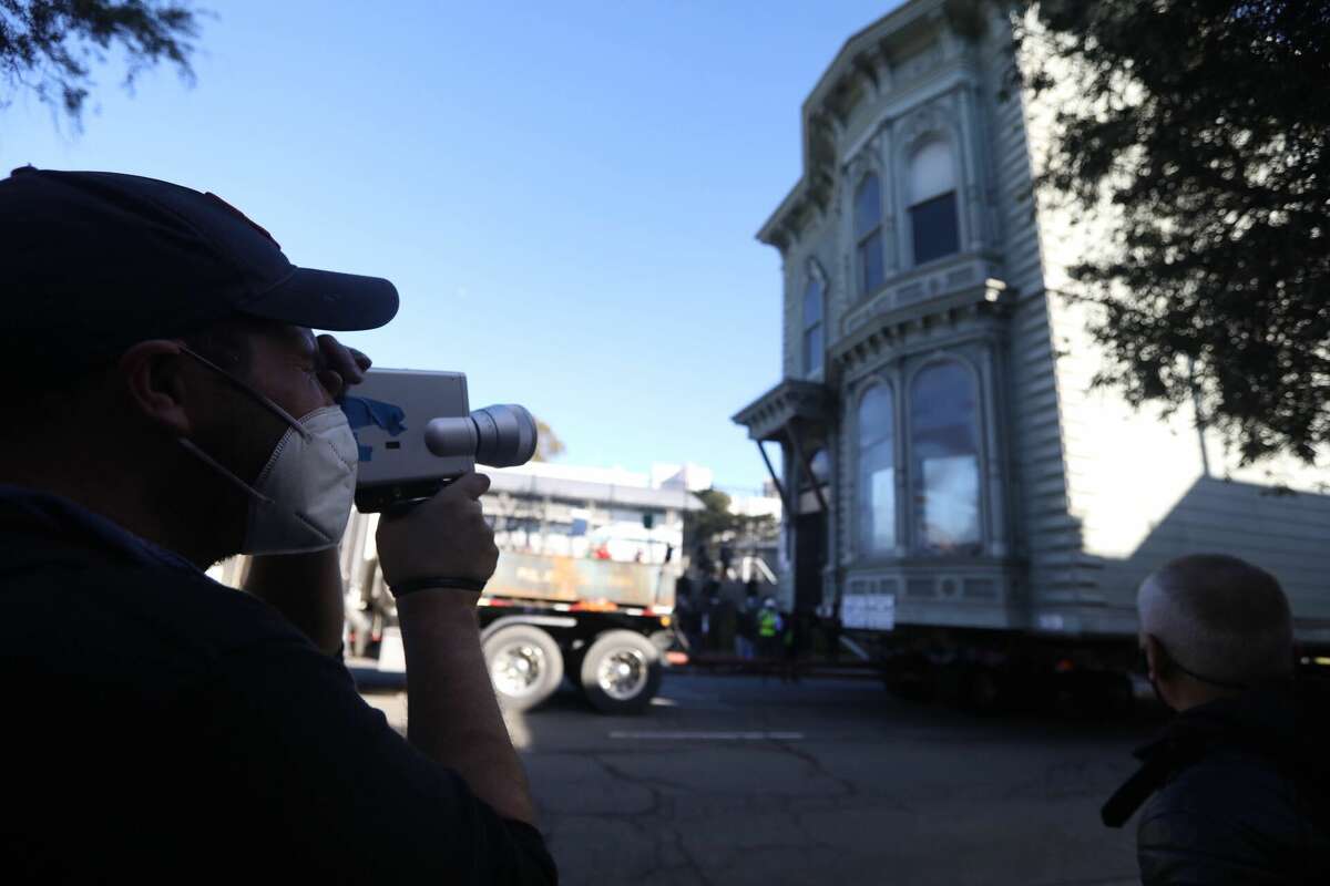 The Victorian home at 807 Franklin Street being moved to its new location at 635 Fulton Street in San Francisco.