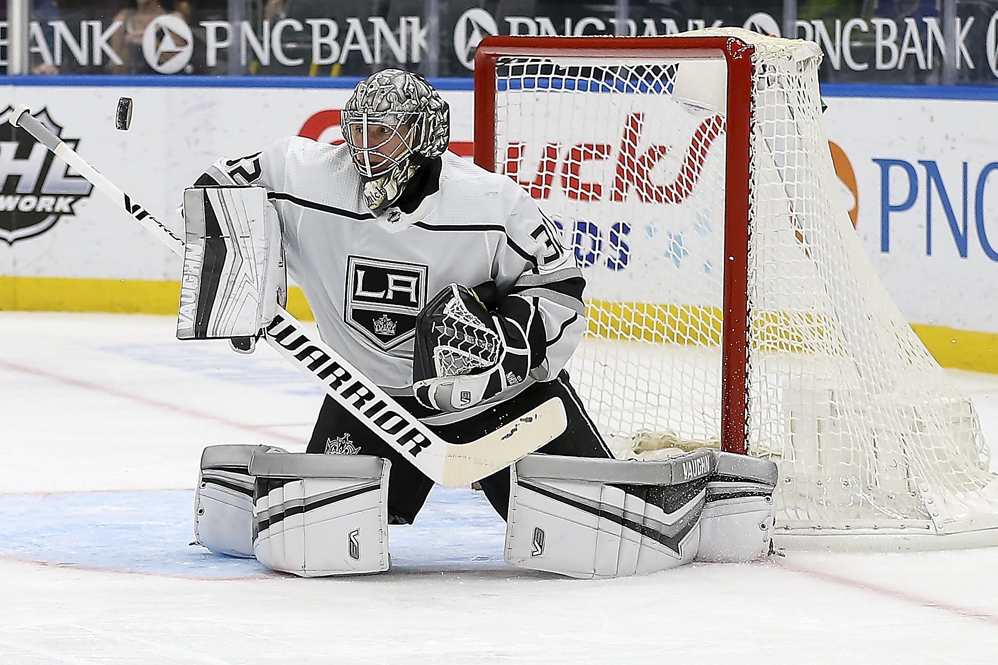 Jonathan Quick gets 54th career shutout as Kings beat Blues