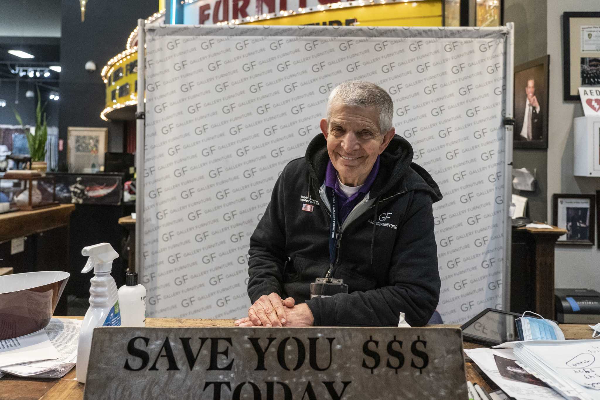 Houston's Mattress Mack Opens His Furniture Stores To Hundreds Without  Power Due To Winter Storm - Texas is Life