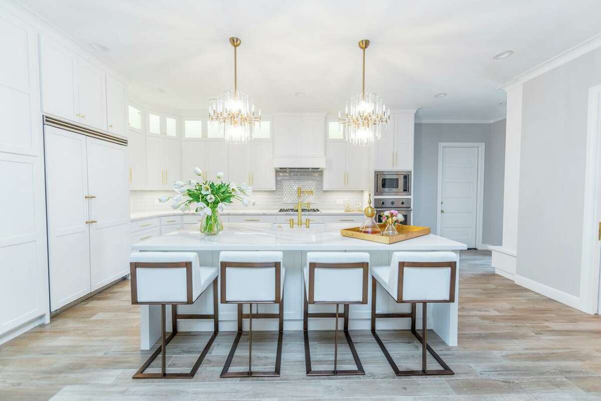 Now, the kitchen in Brett and Jessica Calliers’ Seabrook home is a picture of contemporary design with white cabinets, quartz counters and stylish lighting.
