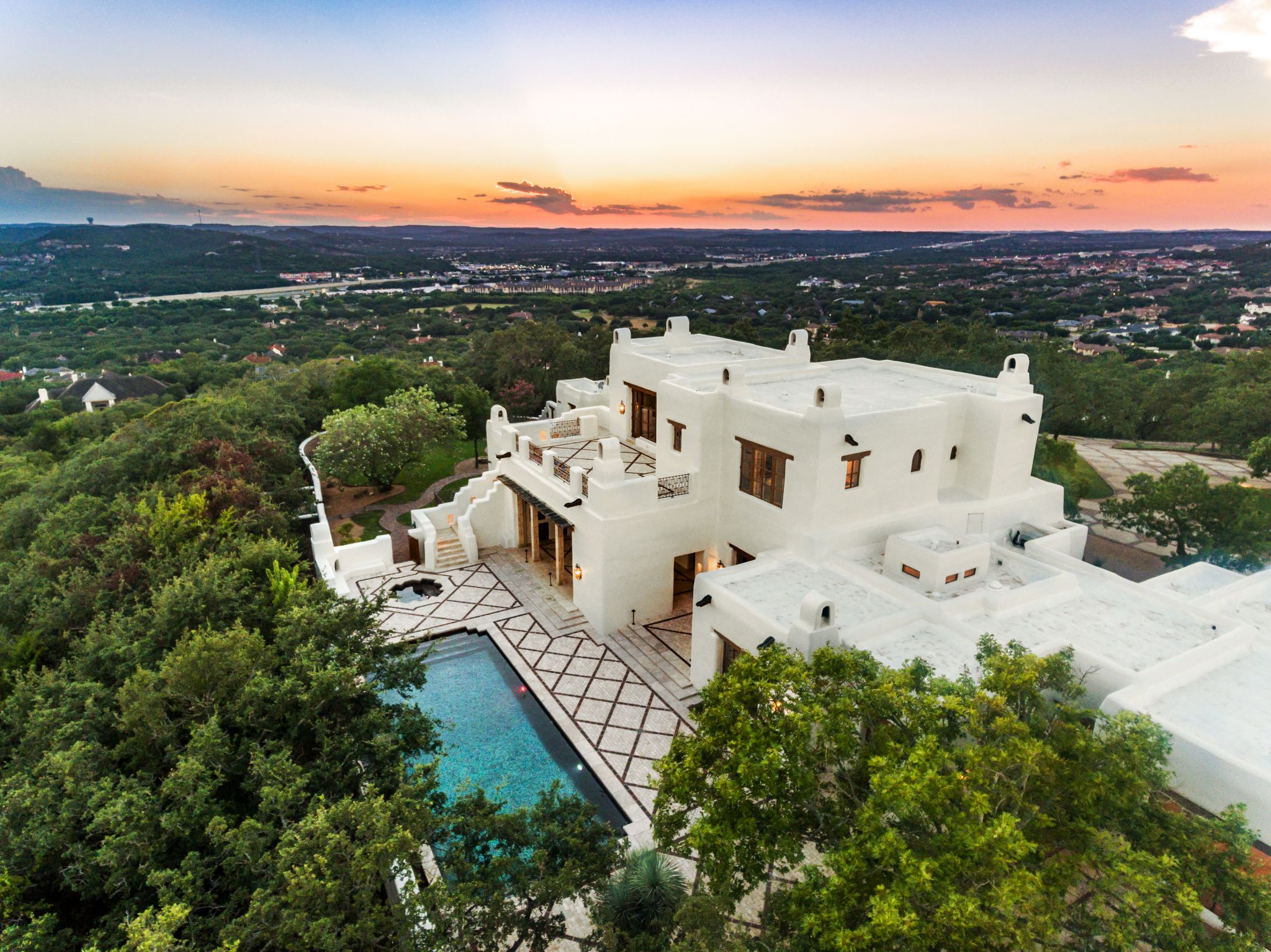 texas-homes-once-occupied-by-beyonc-george-strait-and-other-celebrities