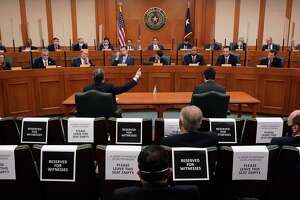 Texas lawmakers call for PUC chair to resign