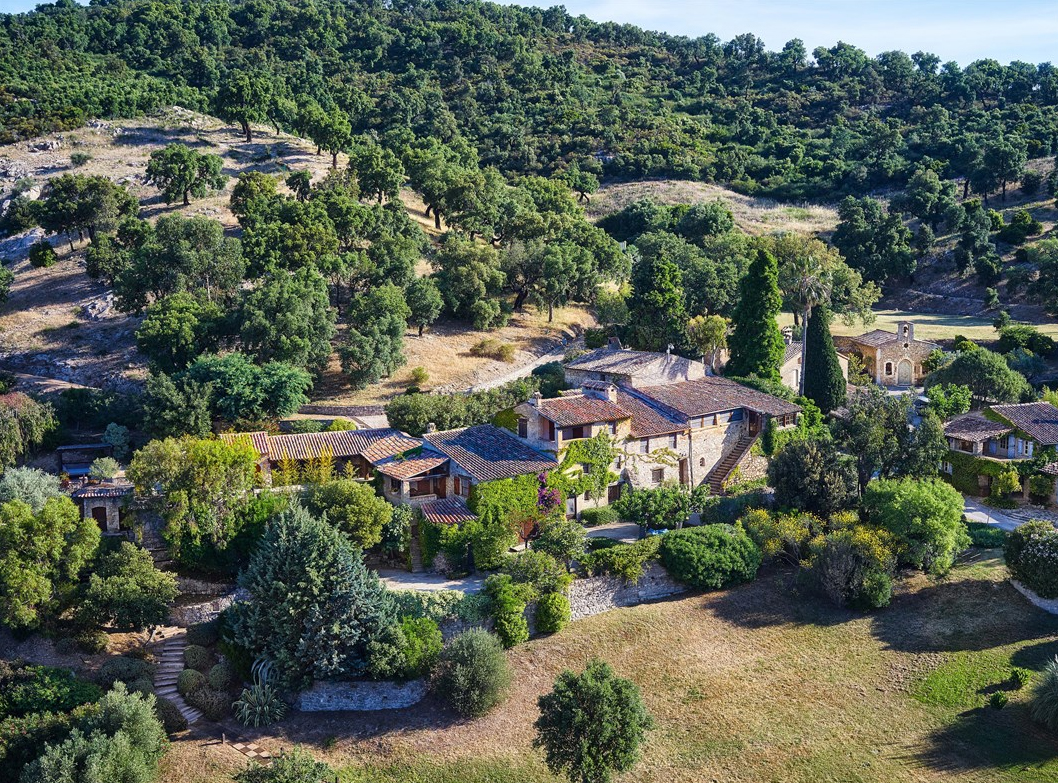 Johnny Depp's $55M French Estate, Skate Park Included, Is on the Market - Jacksonville Journal-Courier - Vimarsana News