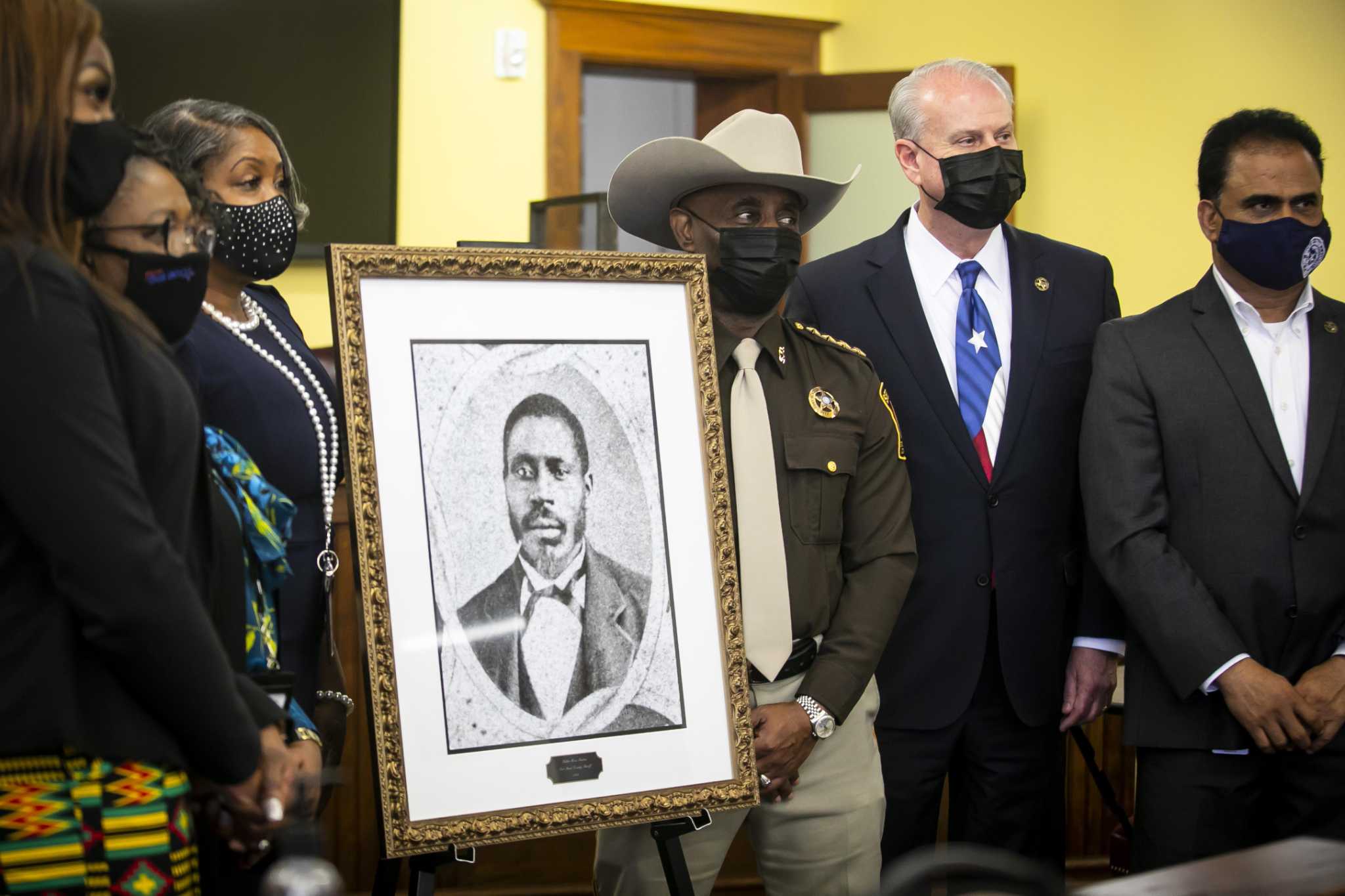 Fort Bend County officials unveil portrait in honor of Walter