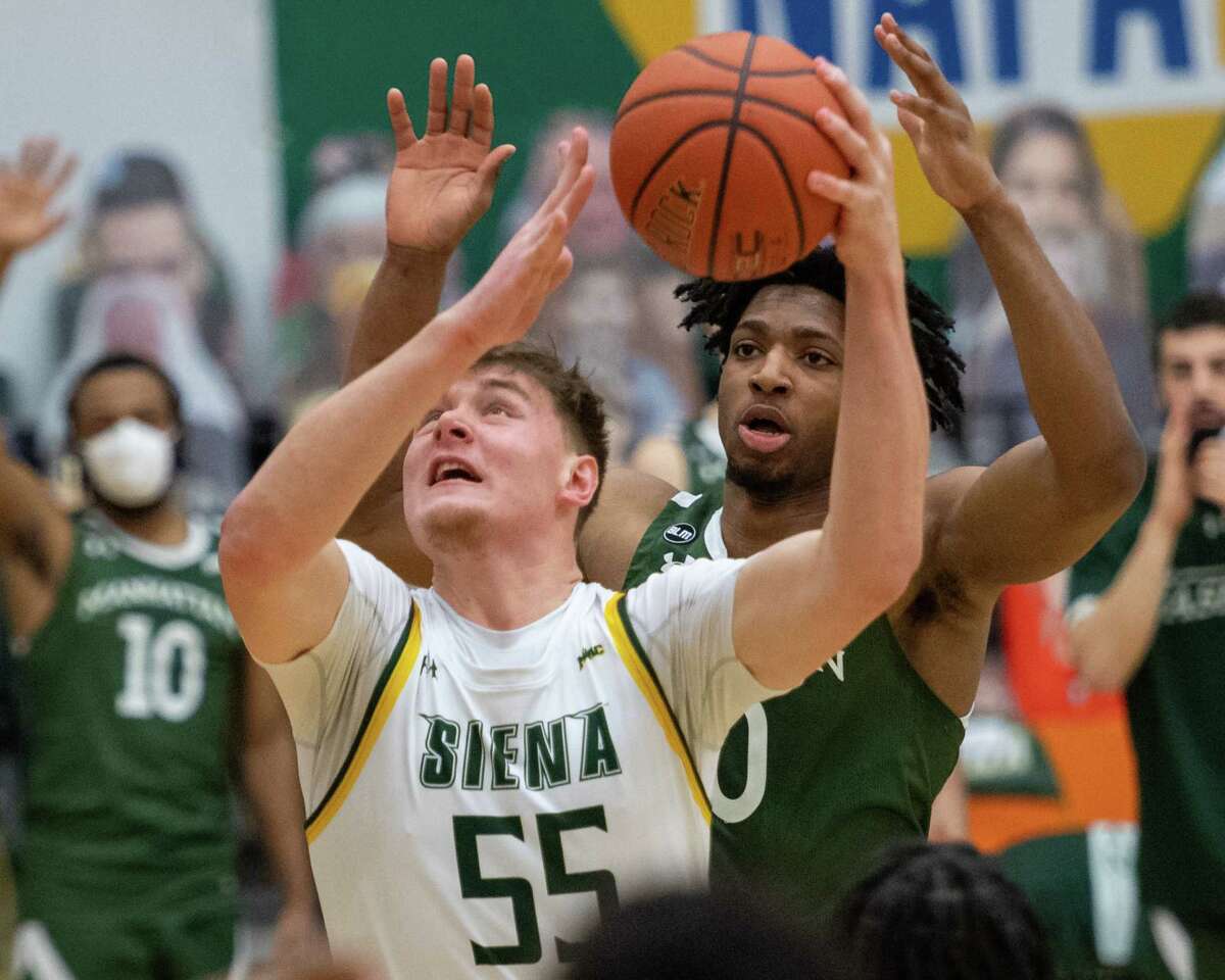 Siena men's basketball moves into first place in MAAC