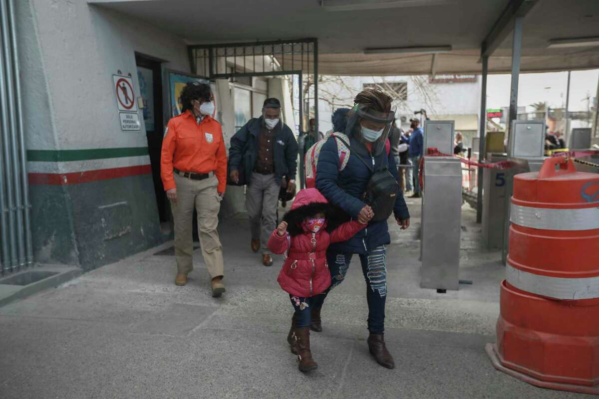 A migrant family crosses the border into El Paso, Texas, in Ciudad Juarez, Mexico, Friday, Feb. 26, 2021.