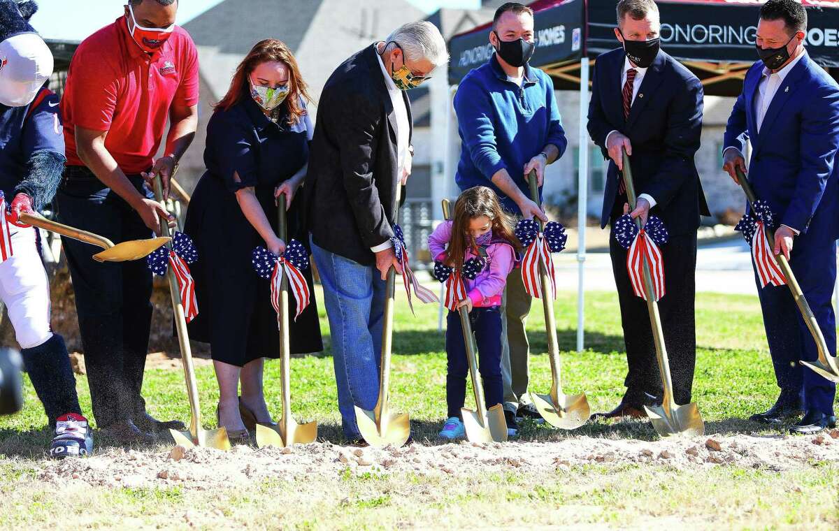 U.S. Army Staff Sergeant Stephen Netzley was joined by TORO; Chester Pitts, Houston Texans Legend; Aimee Bertrand, GHBA Executive Vice President & CEO; Lee Kirgan, Operation FINALLY HOME Vice President/Project Management; Netzley and his daughter Mrazy; Matthew Gerdes, Perry Homes City President/Houston; and Heath Melton, The Howard Hughes Corporation Executive Vice President for the groundbreaking of his new mortgage-free home.