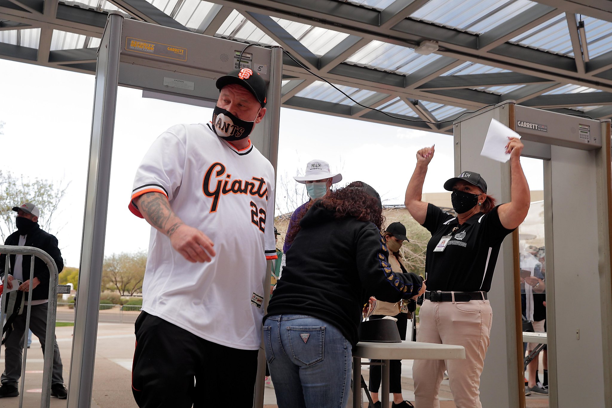 Giants play Cactus League debut in front of fans: 'Nice to see some live  humans