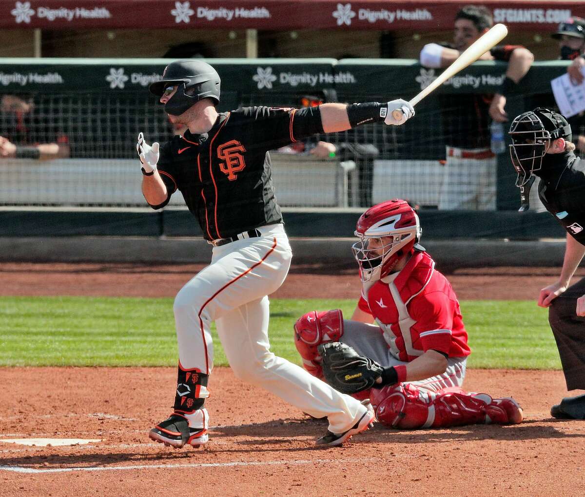 Buster Posey, who sat out last season, returned to the lineup and got the Giants’ first hit of the spring with a single to right.