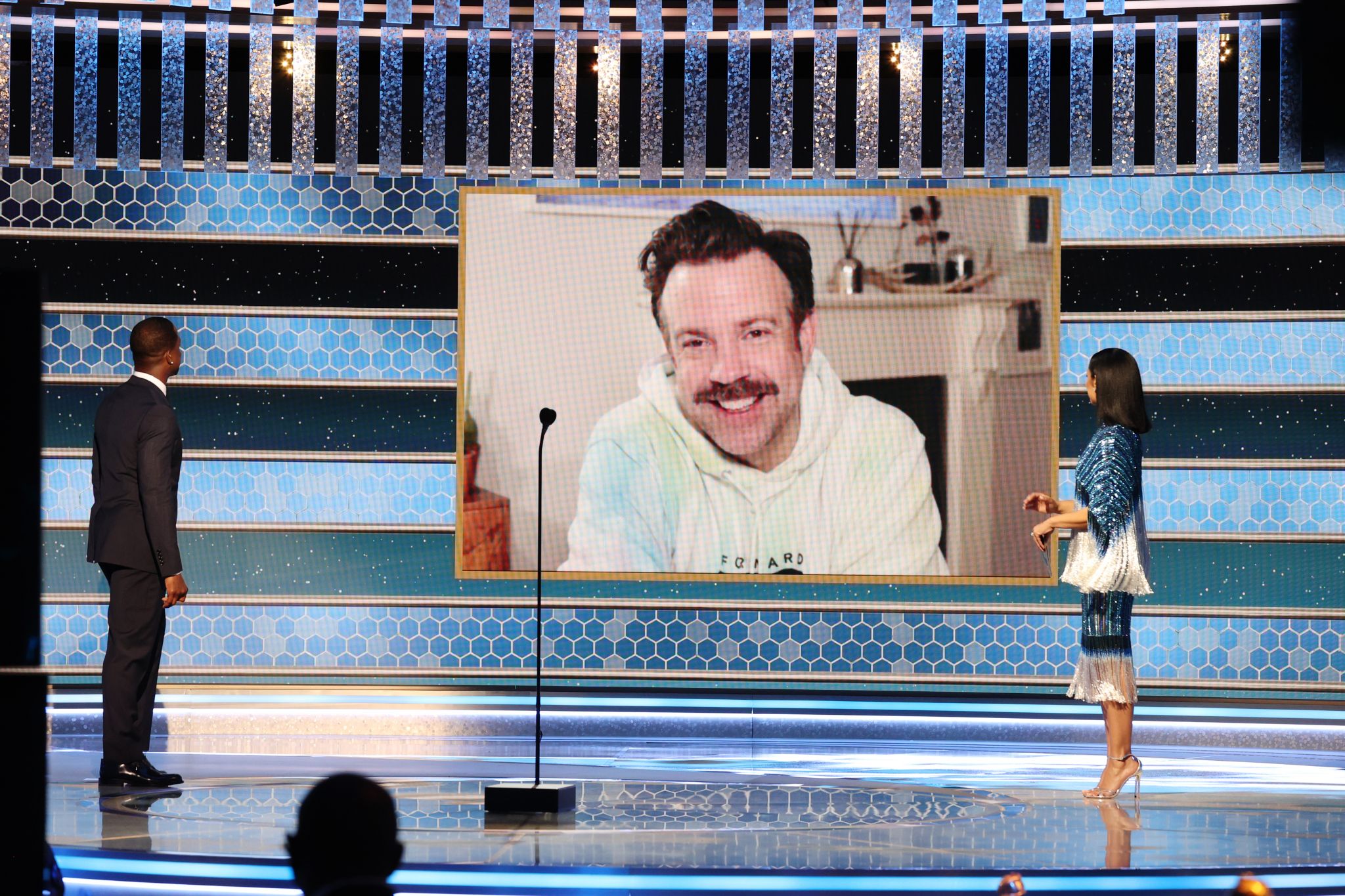 Jason Sudeikis was the first to accept a Golden Globe in a hoodie. This is the hoodie. - Vimarsana News