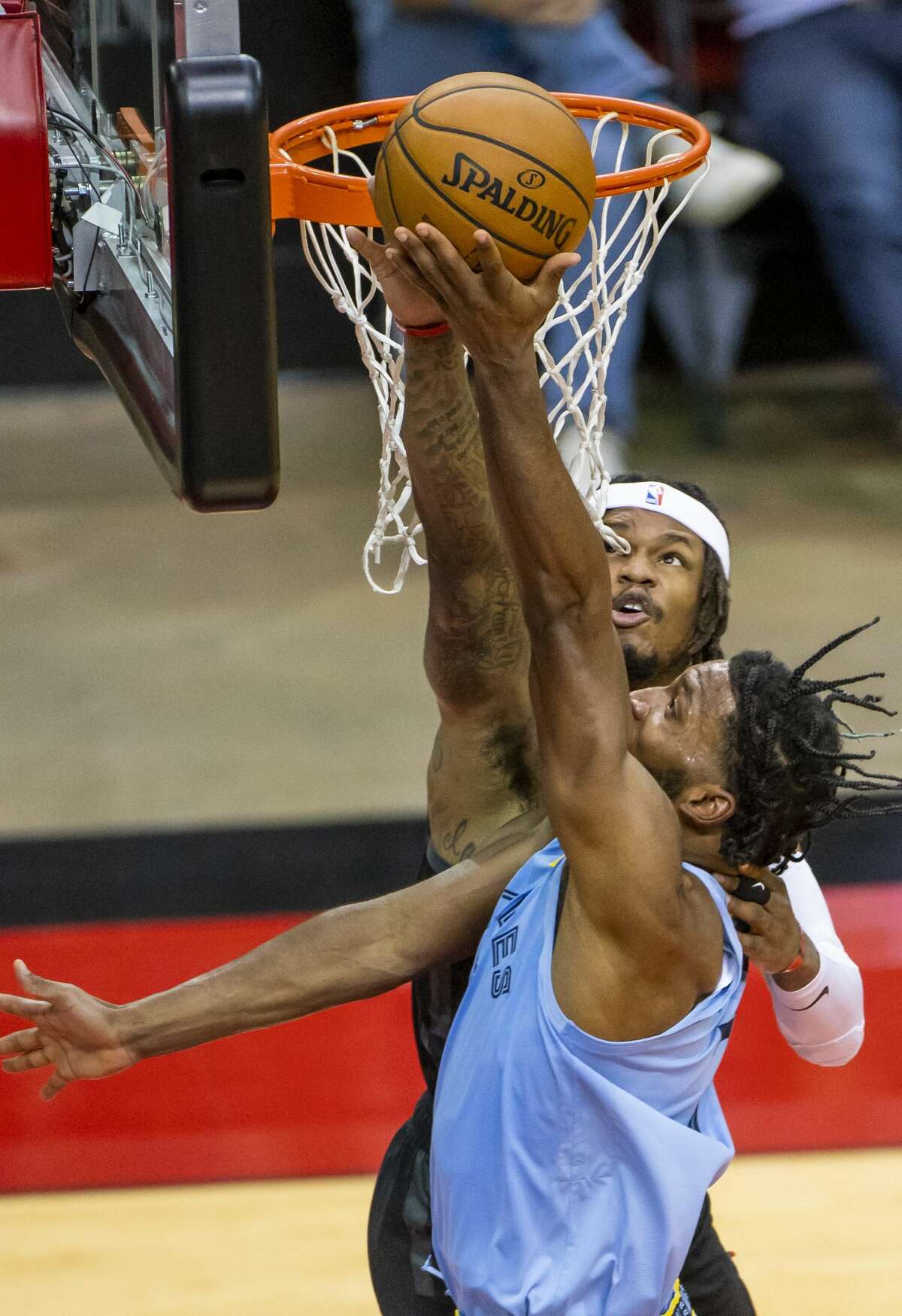 Houston Rockets guard Ben McLemore (16) tries to block a shot by Memphis Grizzlies forward Justise Winslow (7) during the third quarter of an NBA basketball game between the Houston Rockets and Memphis Grizzlies on Sunday, Feb. 28, 2021, at Toyota Center in Houston.