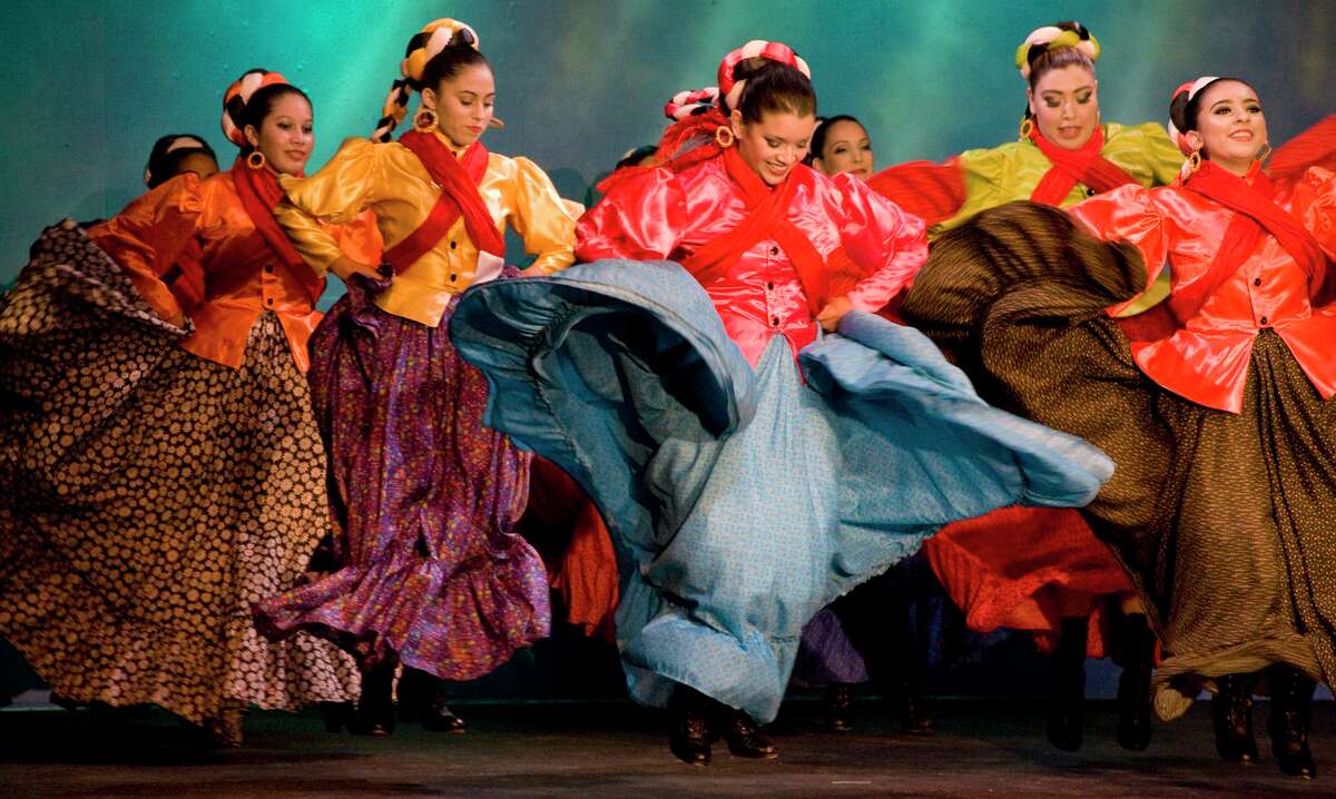 Performers from the Gabriela Mendoza-Garcia Ballet Folklorico perform during the Mexico Lindo dance showcase in May 2017 at the Laredo Little Theater.
