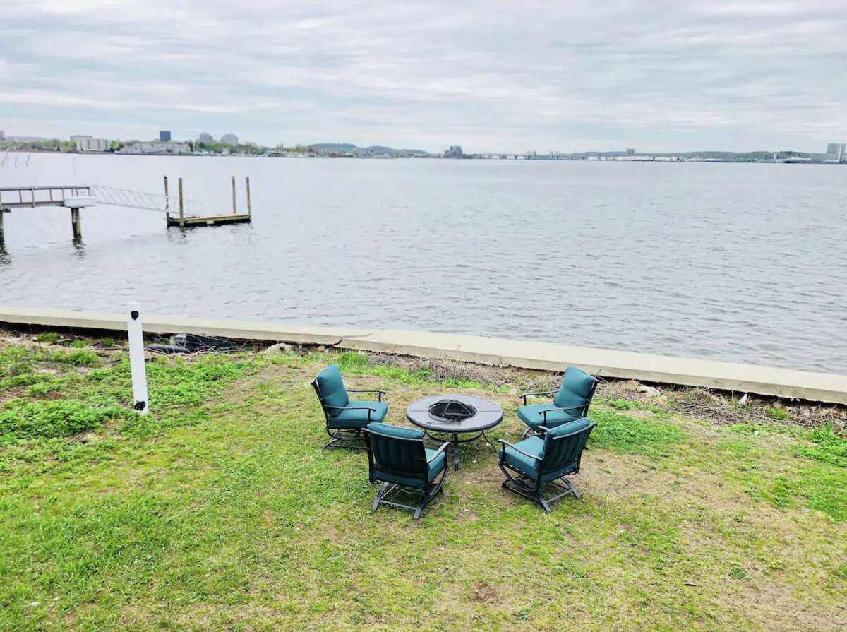 House on the bay, West Haven Listing