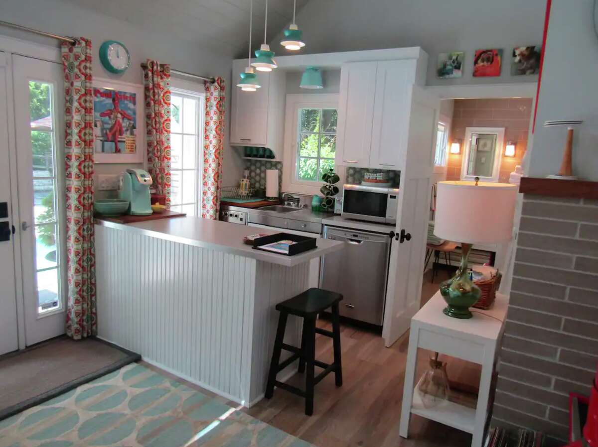 Pool house, Trumbull Listing