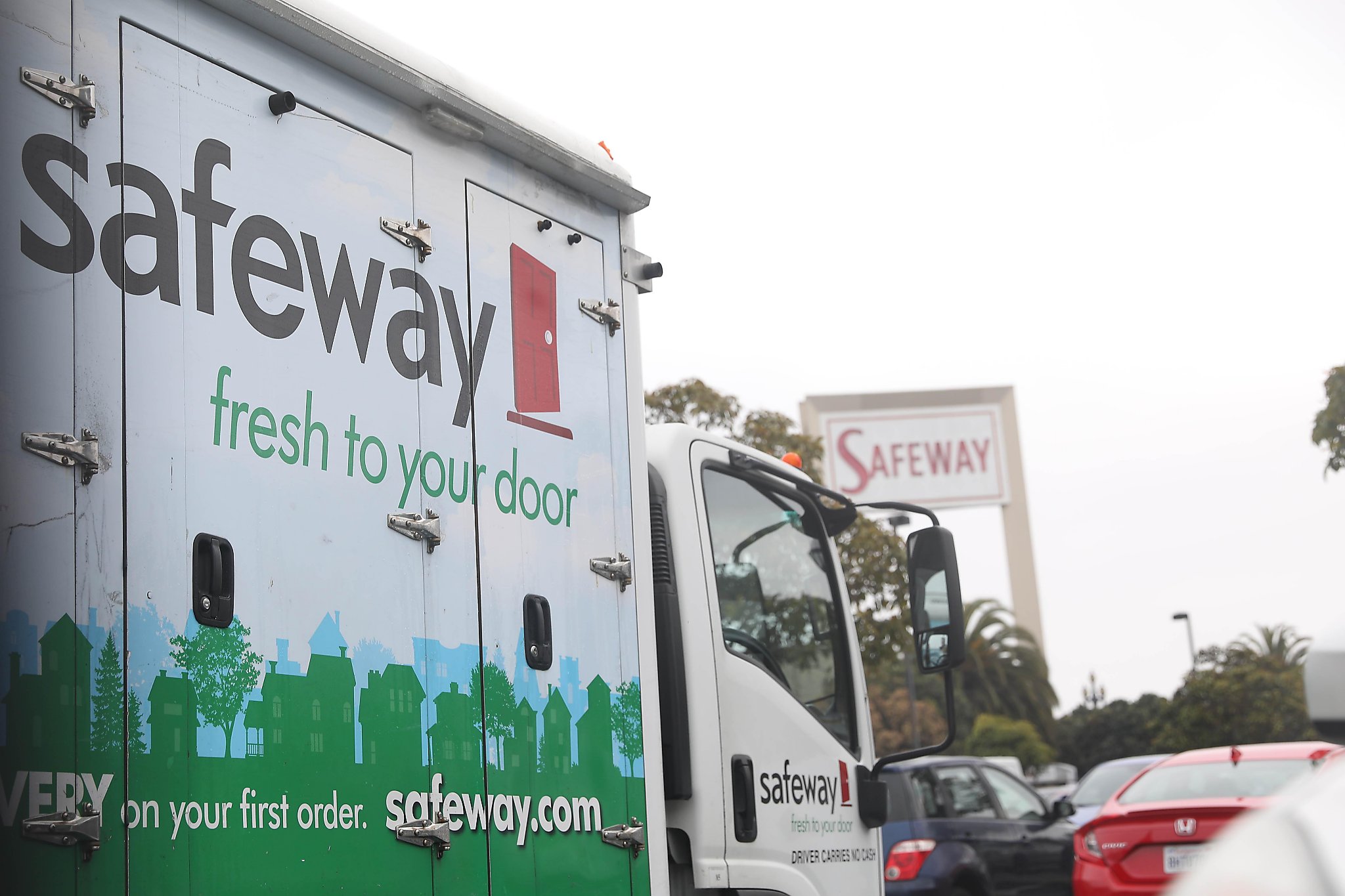 Safeway refers online customers to Instacart - union takes issue.