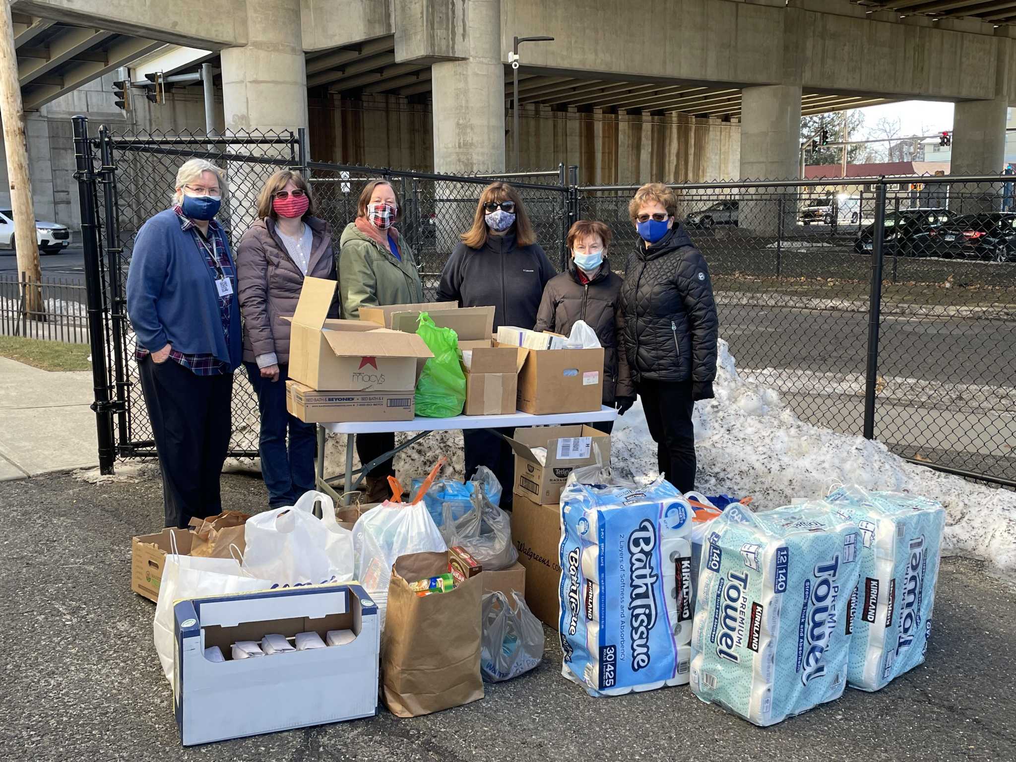 Community Women, online retailer help support Bridgeport learning center - Vimarsana News