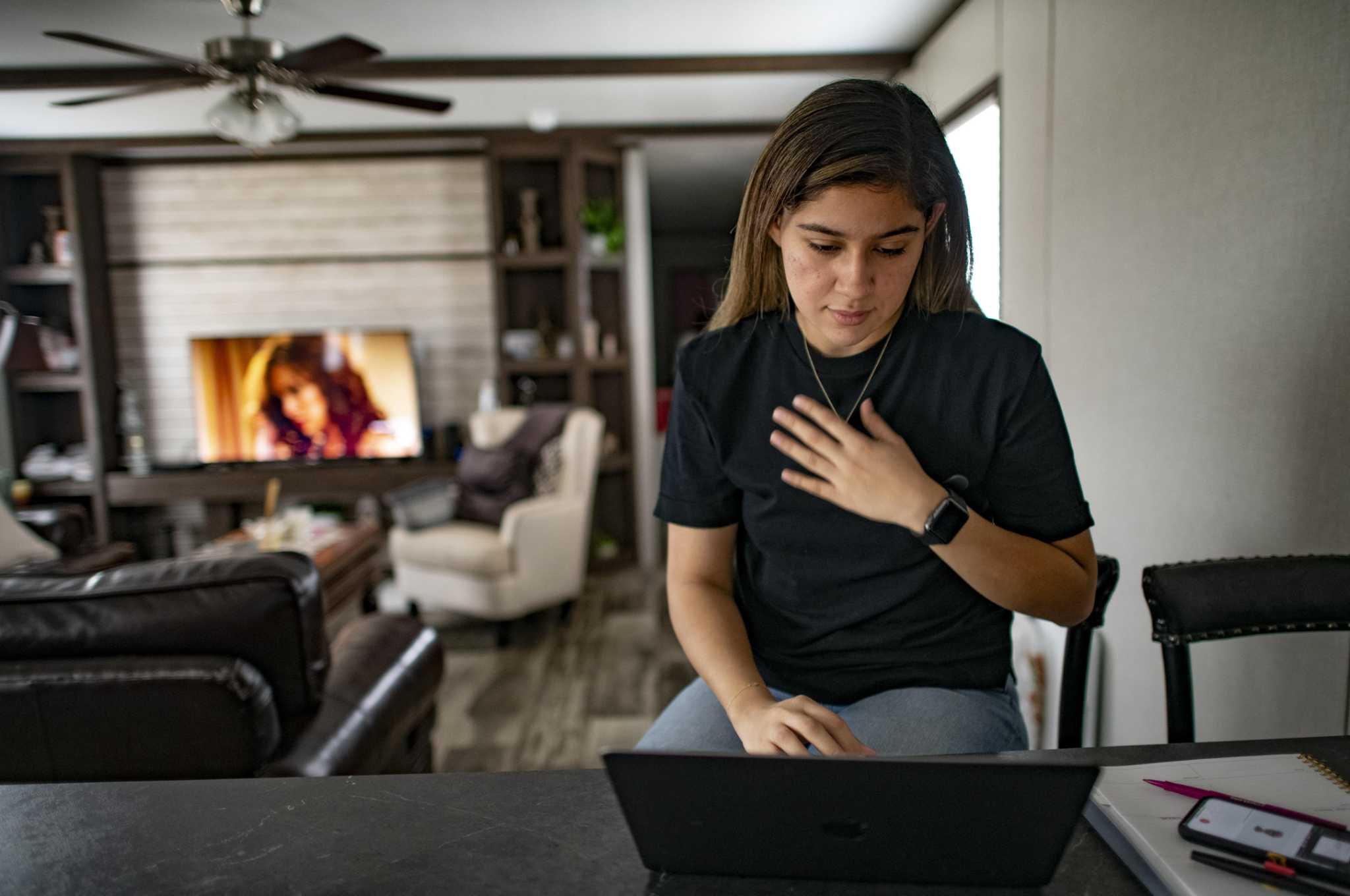 Showing its age, DACA can't protect many Dreamers heading to college in San Antonio - Vimarsana News