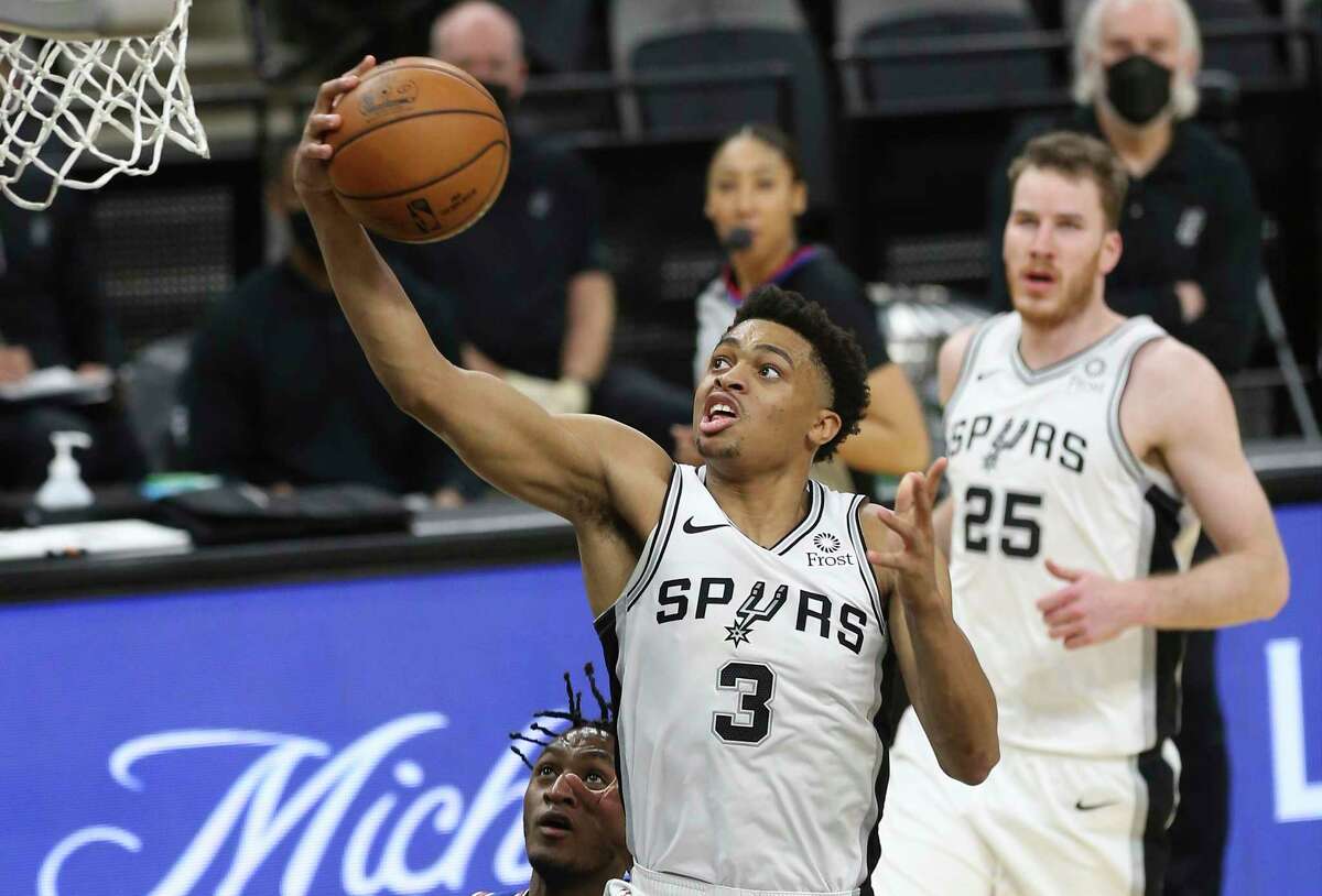 Spurs' Keldon Johnson (03) goes up for a score against New York Knicks' Immanuel Quickley (05) at the AT&T Center on Tuesday, Mar. 2, 2021.