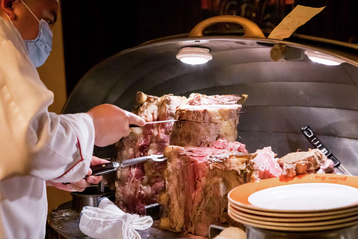 San Francisco just reopened indoor dining. Here's what House of Prime Rib was like on the first night.