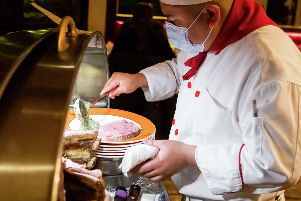 San Francisco just reopened indoor dining. Here's what House of Prime Rib was like on the first night.