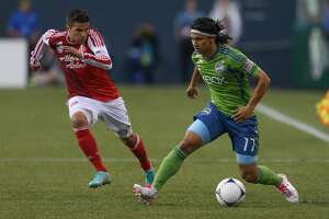 Sounders sign Fredy Montero, Seattle's all-time scoring leader