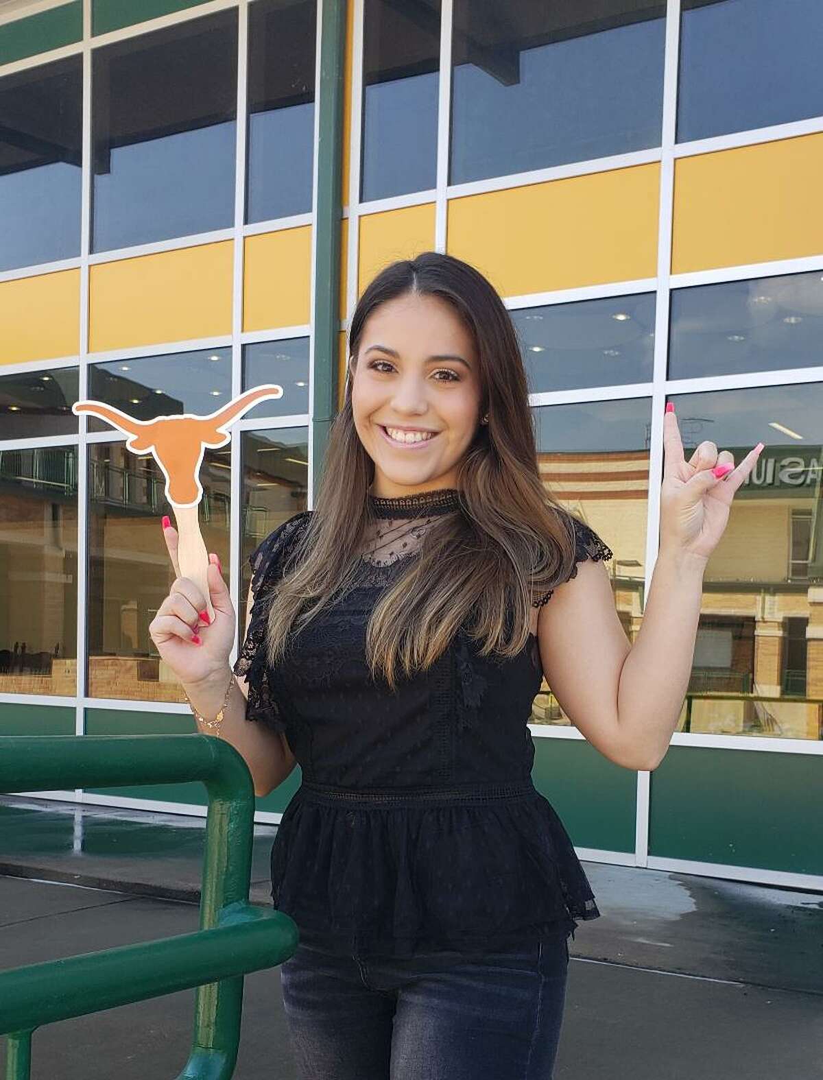 Nixon High School’s Laysha Gonzalez has been selected a Finalist for the University of Texas Forty Acres Scholars 2025 Program.