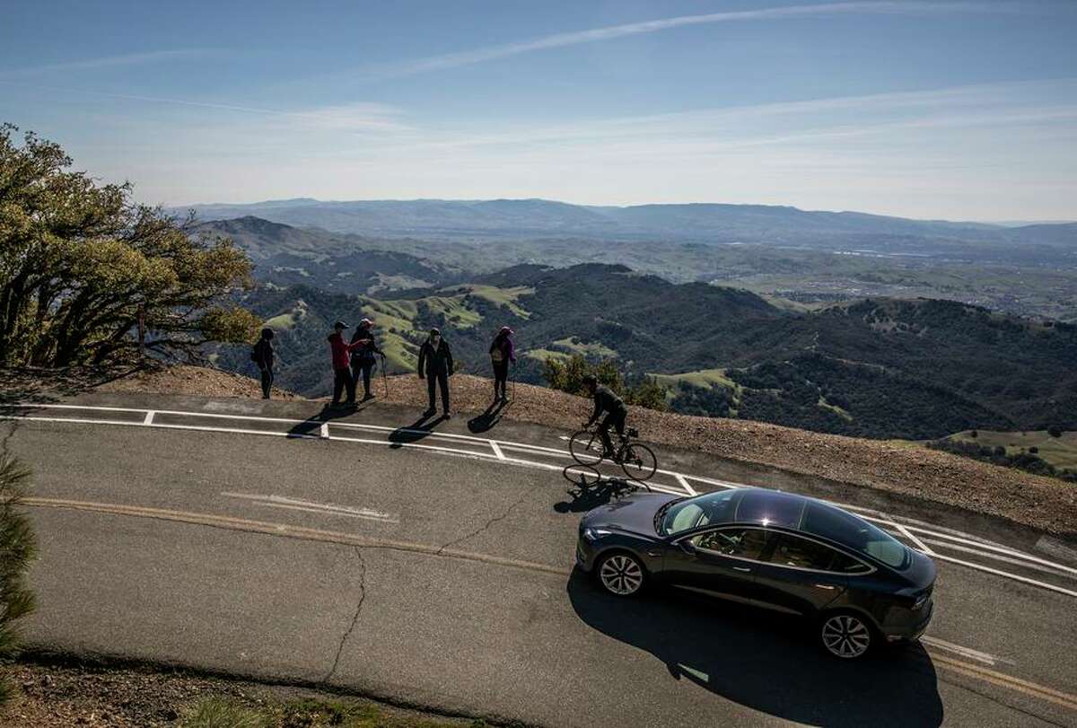 A bicyclist climb on Summit Road towards the summit of Mount Diablo. Cyclists have been injured and sometimes killed in the past by motorists.