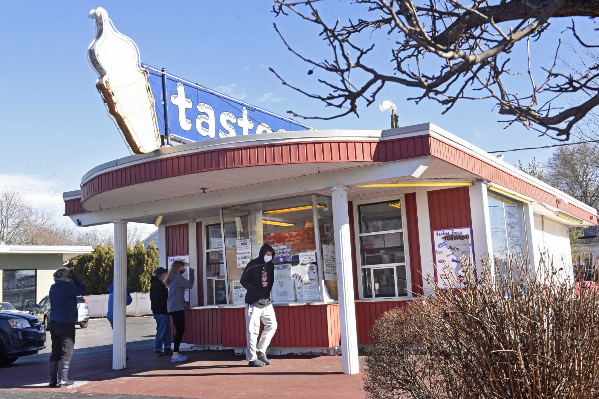 Jim's Tastee Freez opens as it mourns the death of beloved founder Jim Sheldon - Vimarsana News